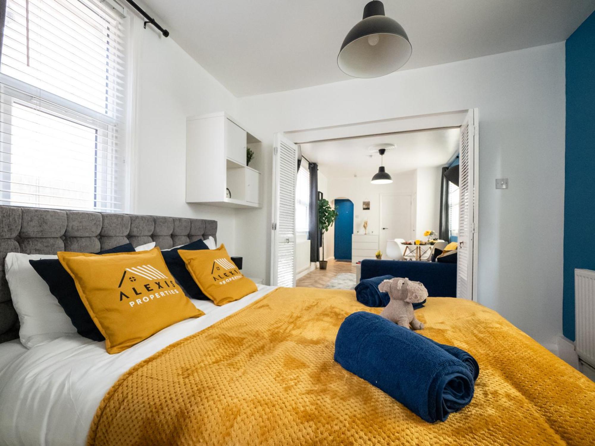 Seaside Retreat: Luxury 1-Bed, Free Parking Apartment Portsmouth Ngoại thất bức ảnh
