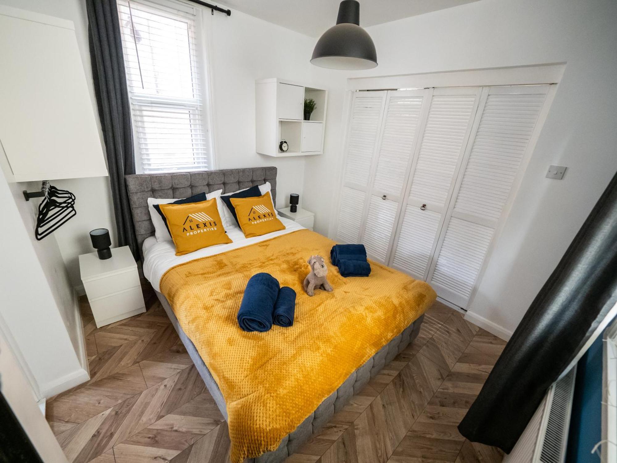 Seaside Retreat: Luxury 1-Bed, Free Parking Apartment Portsmouth Ngoại thất bức ảnh