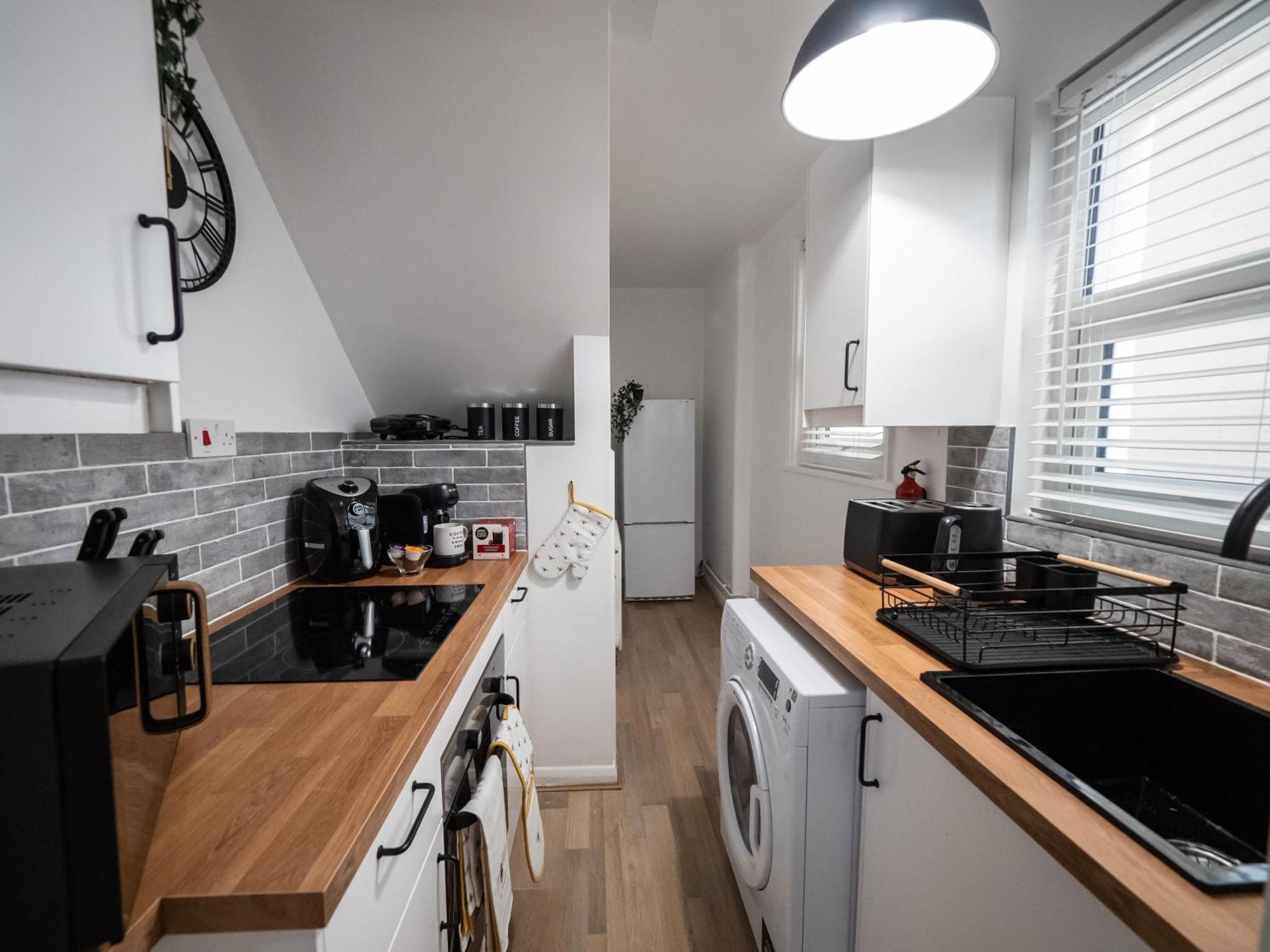 Seaside Retreat: Luxury 1-Bed, Free Parking Apartment Portsmouth Ngoại thất bức ảnh